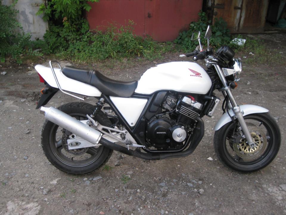 Белая Honda CB 400 SF3 S