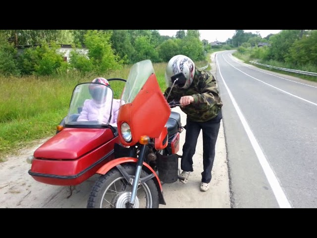 Ретро  мотоцикл  Иж -  Планета   по г. Пучежу на мотоцикле.