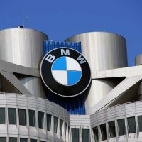 BMW вместо мотоциклов выпускает маски